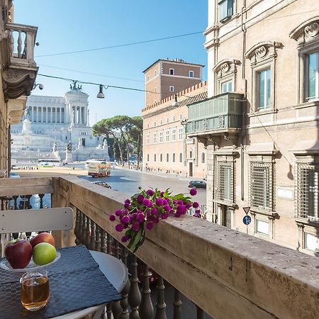 Amazing Piazza Venezia Suites Rome Exterior photo